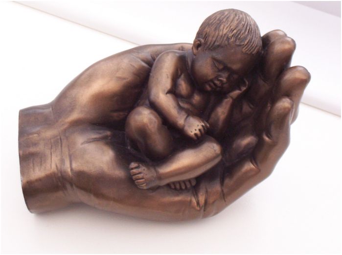 baby in hand