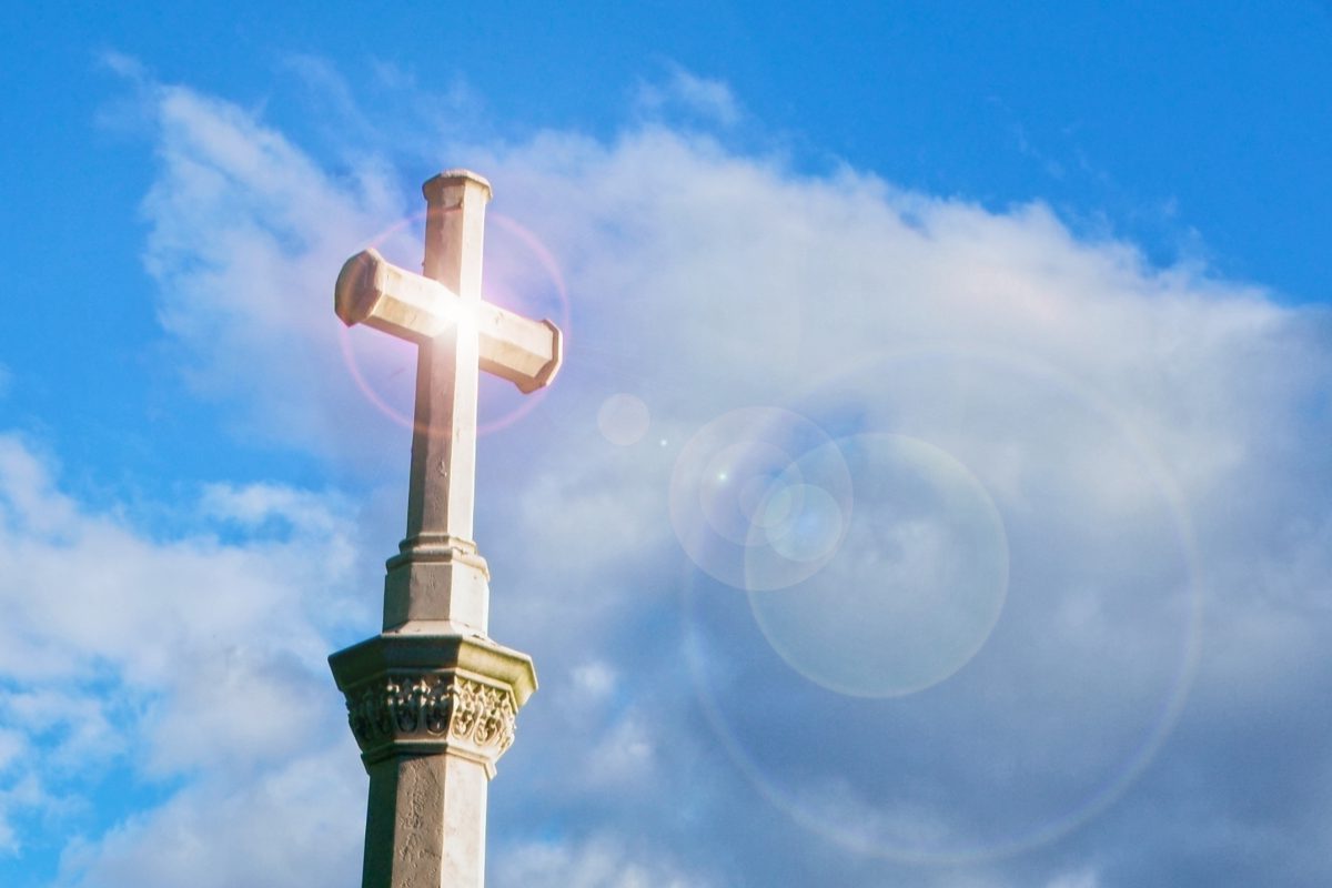 cenotaph cross lens flare e1648620490886