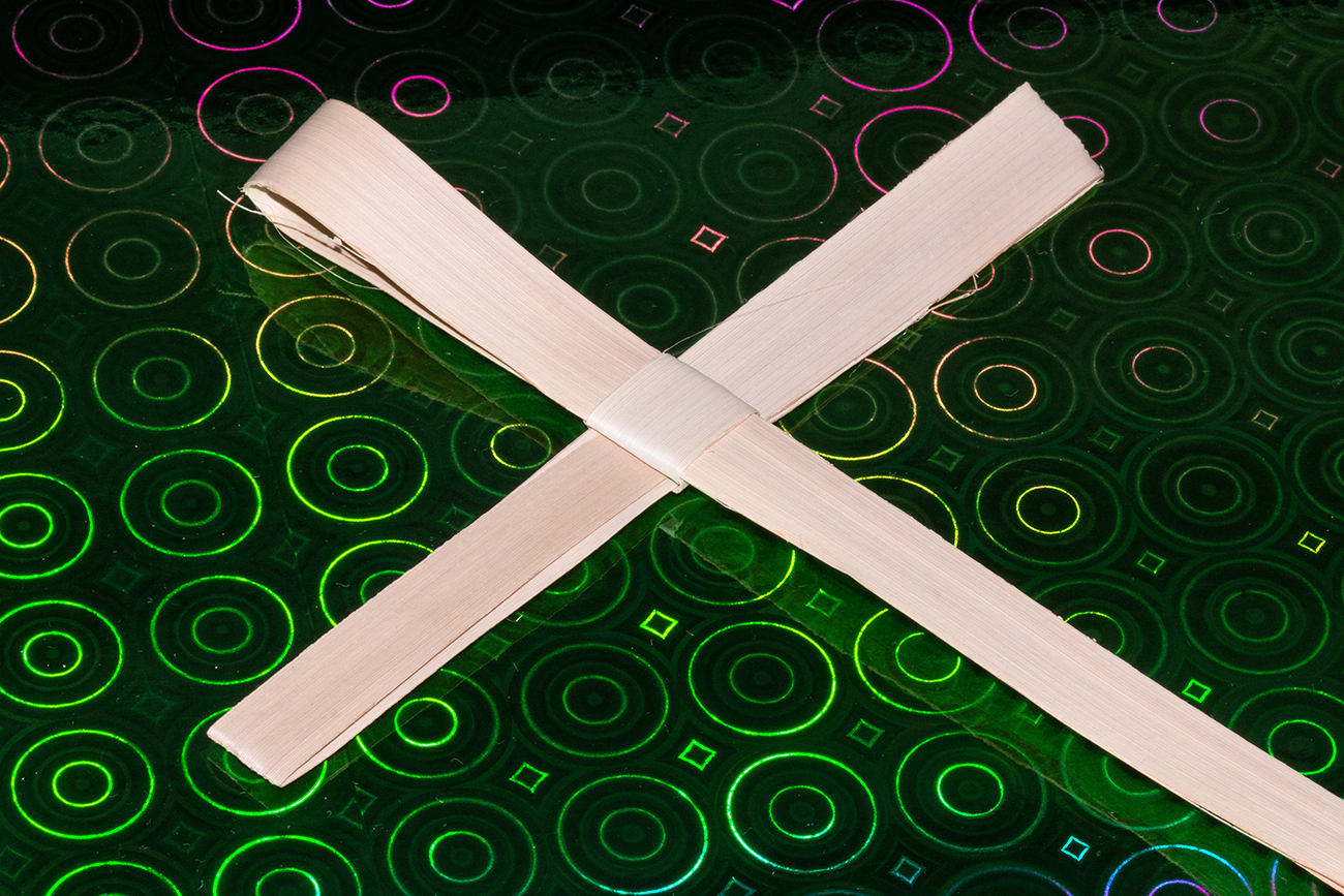 Cross green background snip