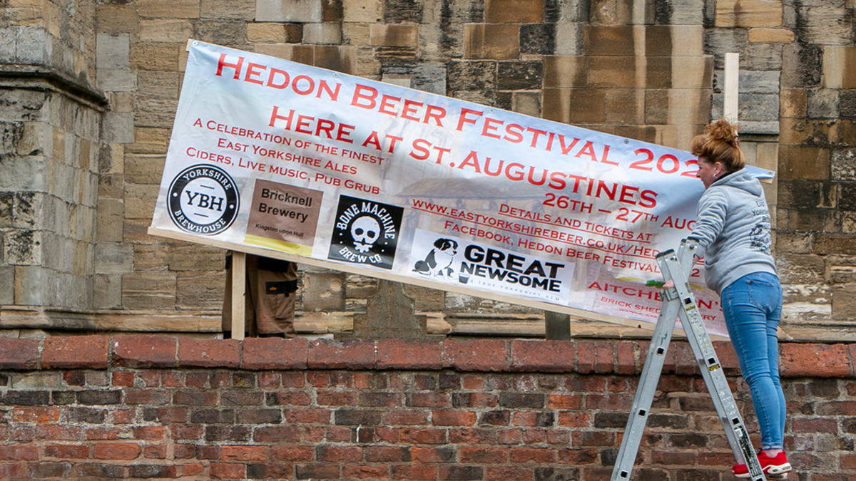 Hedon Beer Festival signs going up web